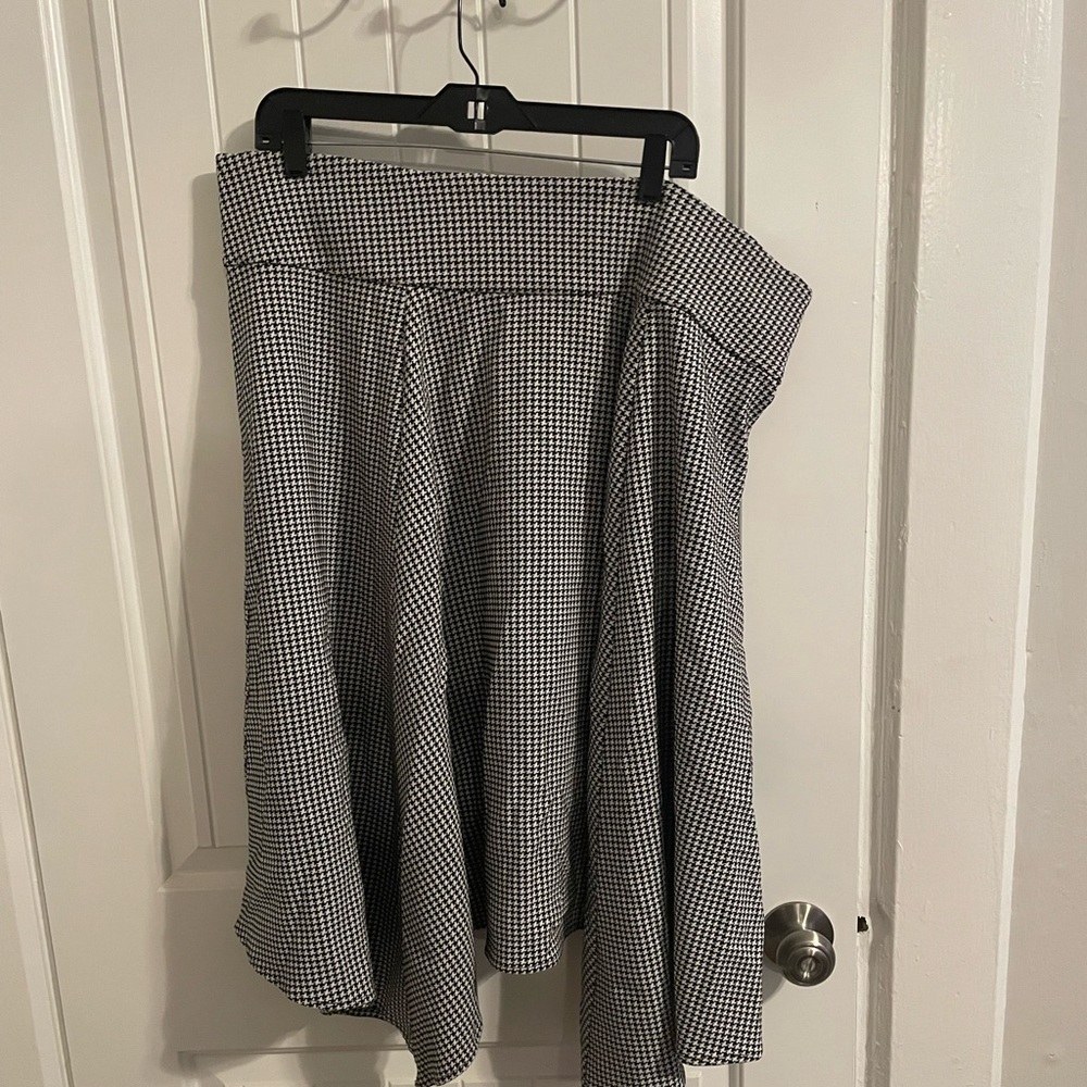 Black and white plaid skirt